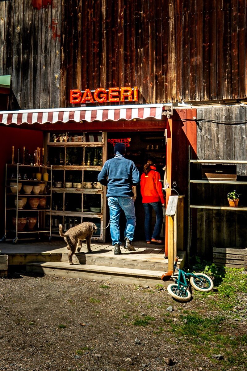 super cinnamon buns at ingmarsö bakery