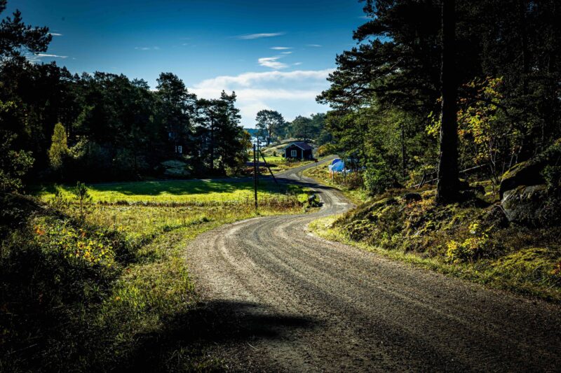 SAT Möja on gravel roadfs