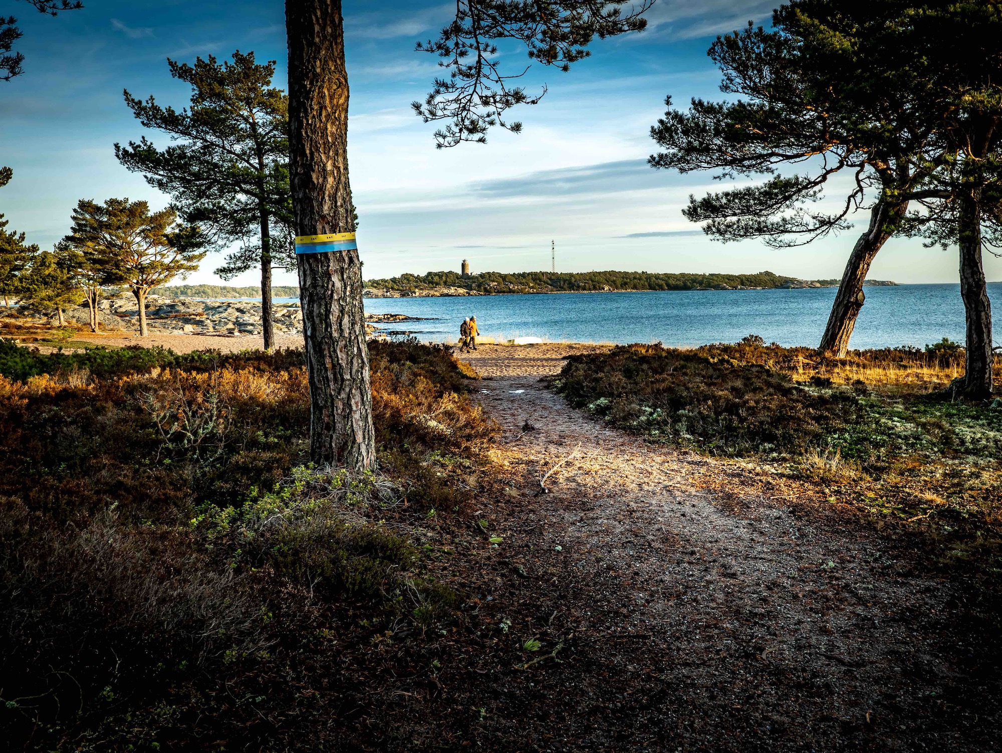 SAT Sandhamn trail marking with view towards Korsö